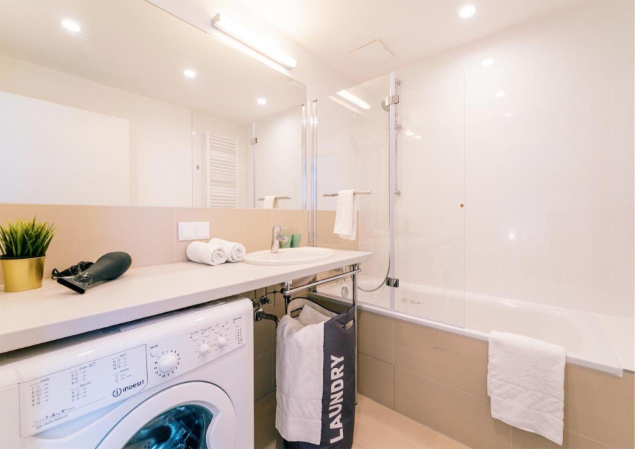 Apartament Balcony Apartment, 1 Min To Metro, Perfect For Long *